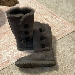 Authentic Ugg boots. Only wore twice. Size US 7 women